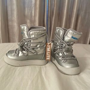 Native Chamonix silver metallic snow boot